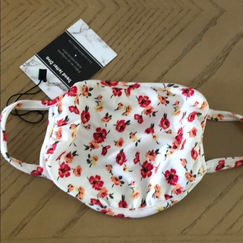 2 for $20! IVORY & FLORAL PRINT FACE MASK - Picture 3 of 9